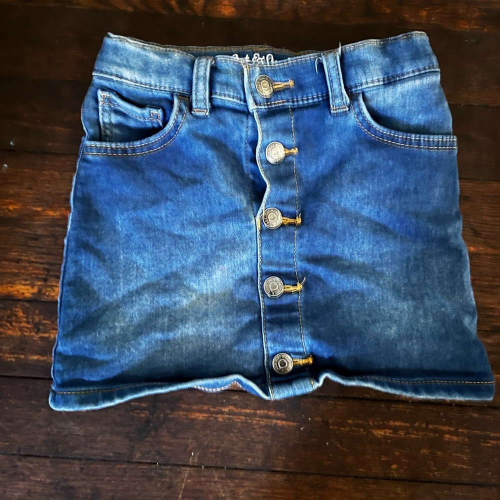 Button-Front Denim Mini Skirt in Blue